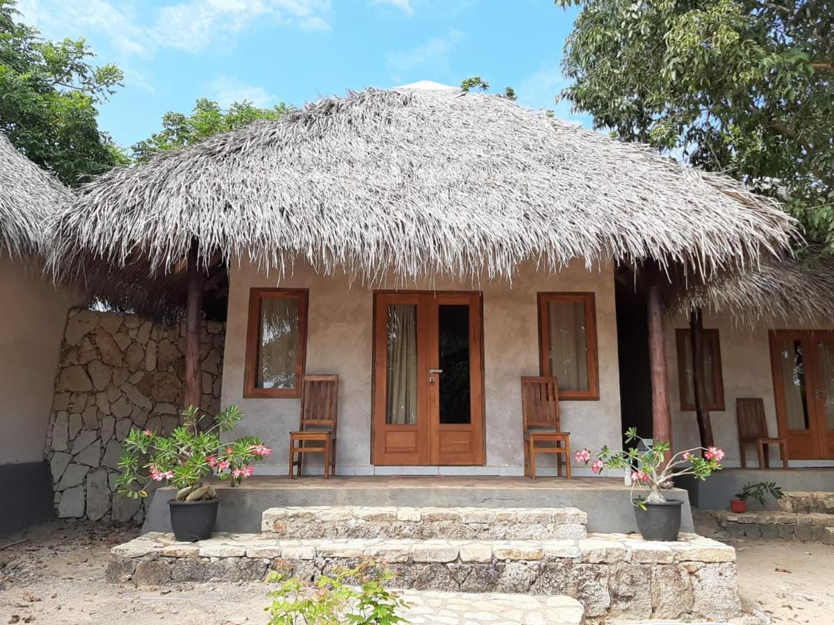 Mulia Bungalows Nembrala Exterior photo